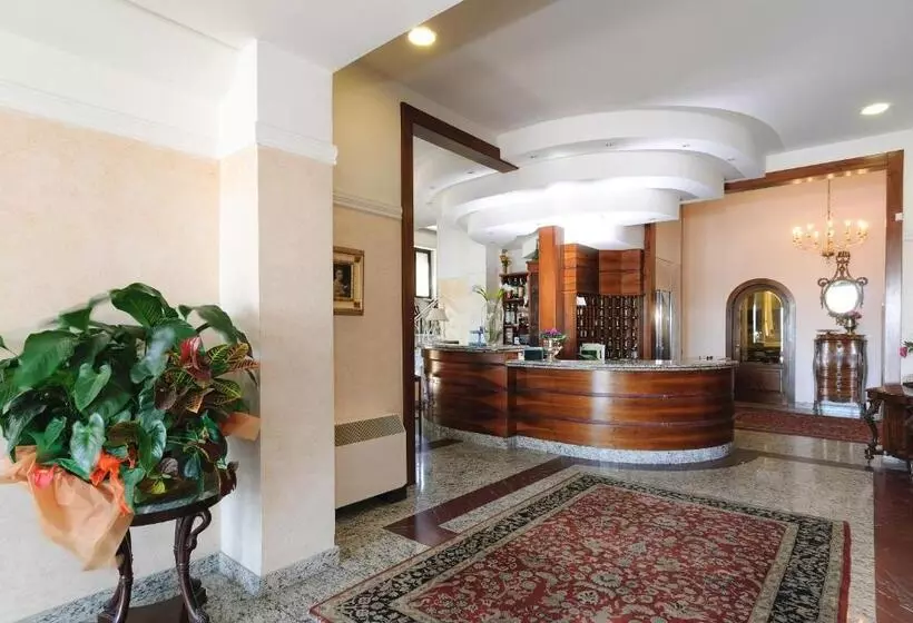 Hotelli Residence Villa Jolanda