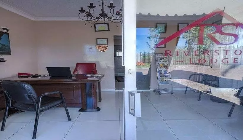 Hotelli Riverstone Guest Lodge