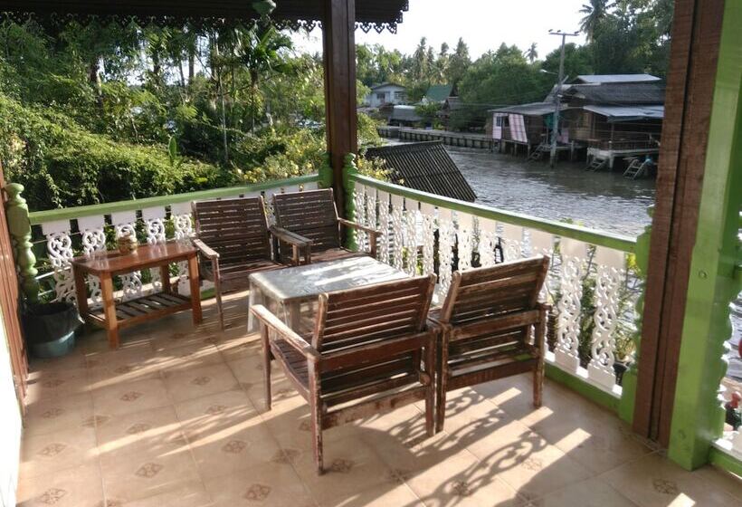 ホテル Rueanphen Homestay