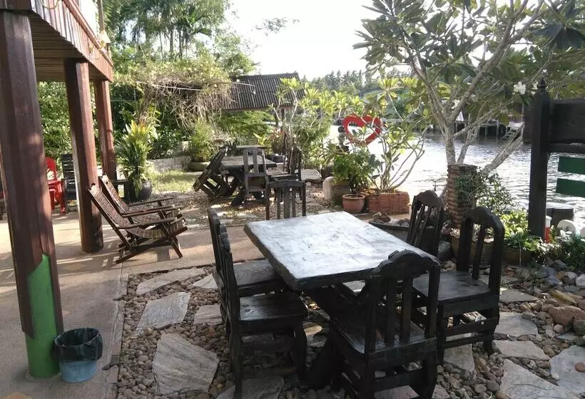هتل Rueanphen Homestay