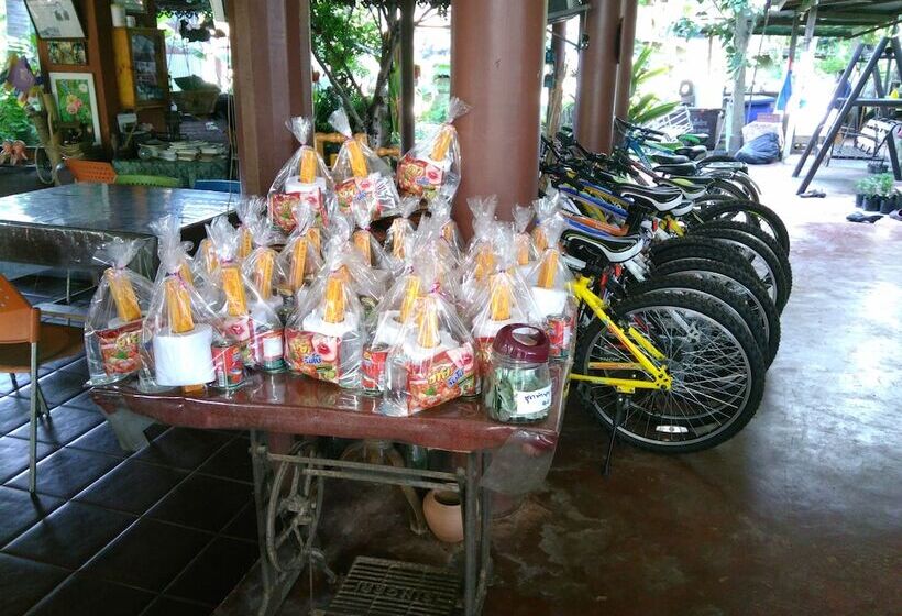 ホテル Rueanphen Homestay