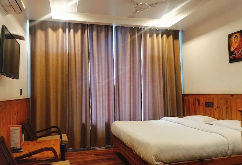 فندق Wood Castle