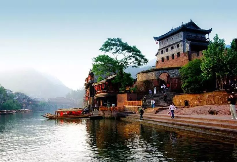 Jomo Hotel Fenghuang