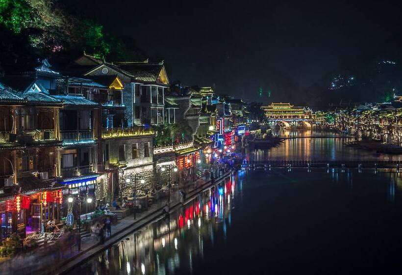 Jomo Hotel Fenghuang