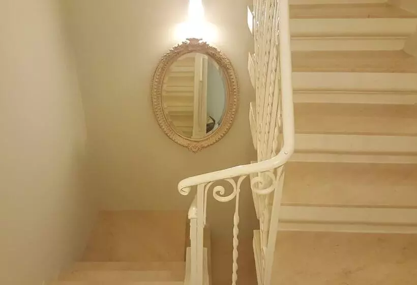 پانسیون D Townhouse Boutique Suites