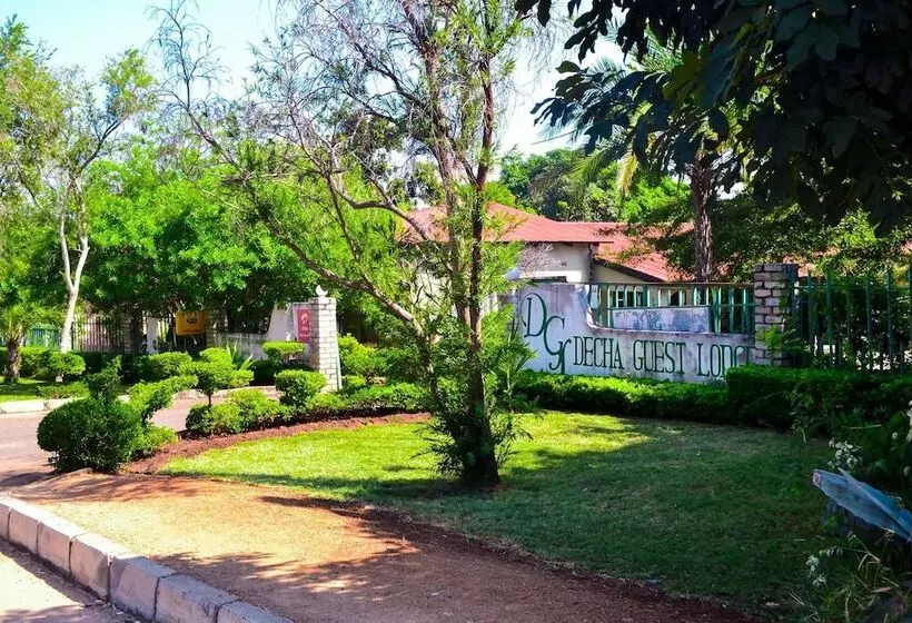 پانسیون Decha Guest Lodge