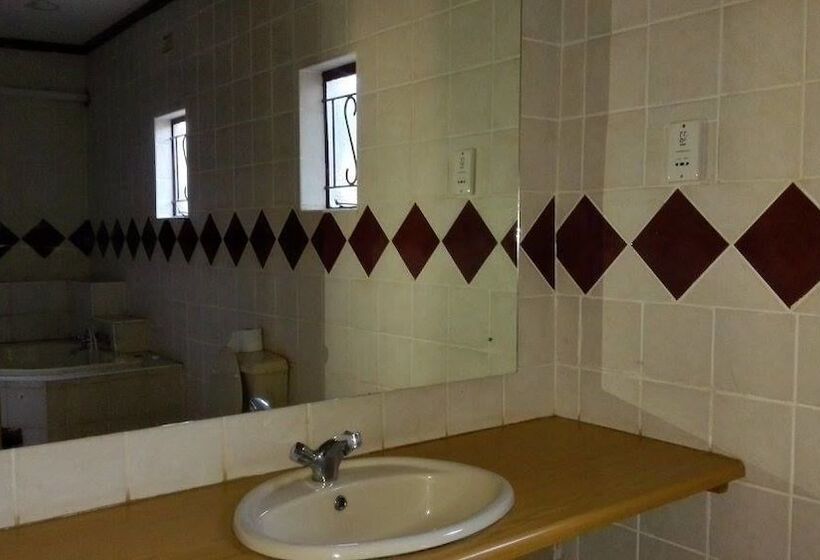 پانسیون Decha Guest Lodge