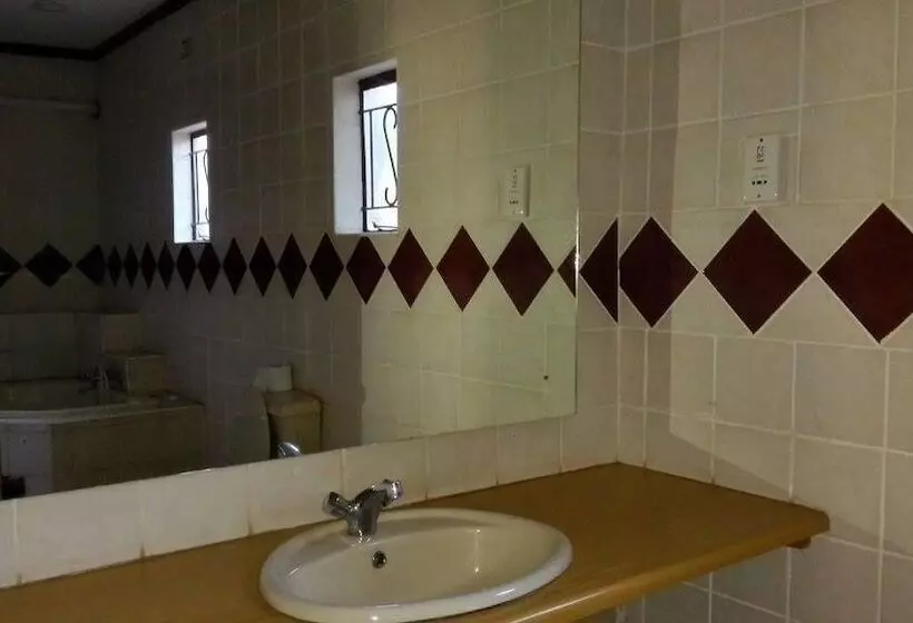 پانسیون Decha Guest Lodge