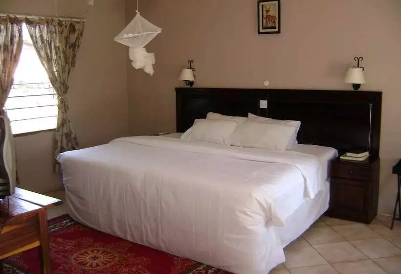 پانسیون Decha Guest Lodge