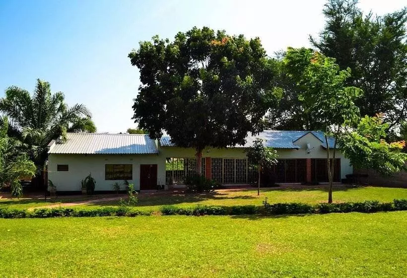 پانسیون Decha Guest Lodge