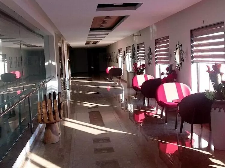 リゾートホテル Club Mahindra Dwarka