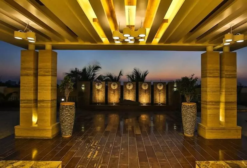 リゾートホテル Club Mahindra Dwarka