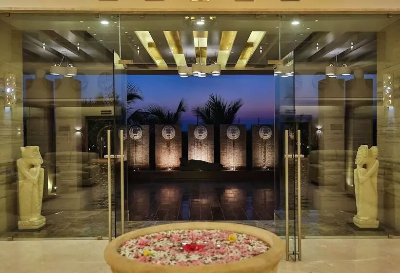 リゾートホテル Club Mahindra Dwarka