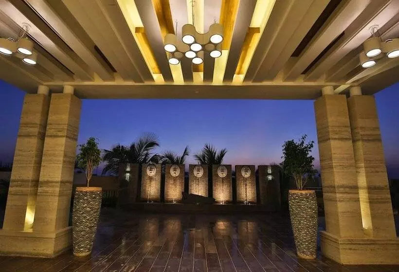 リゾートホテル Club Mahindra Dwarka