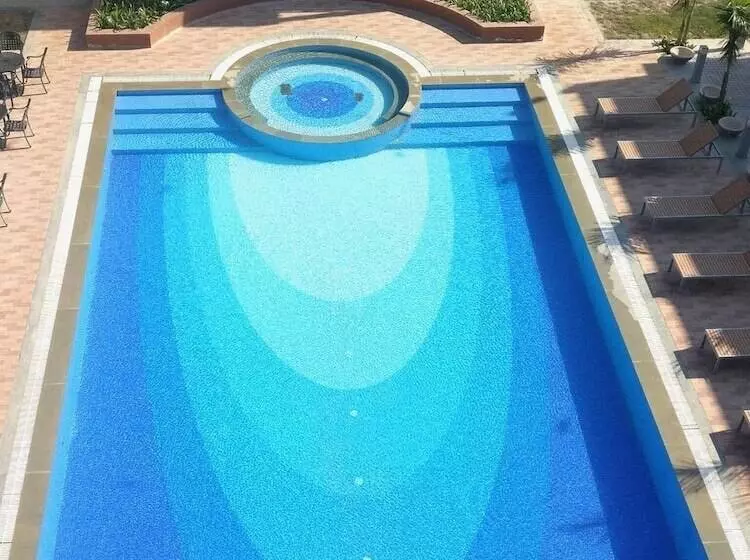 リゾートホテル Club Mahindra Dwarka