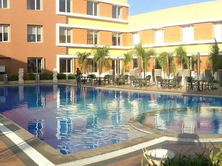リゾートホテル Club Mahindra Dwarka