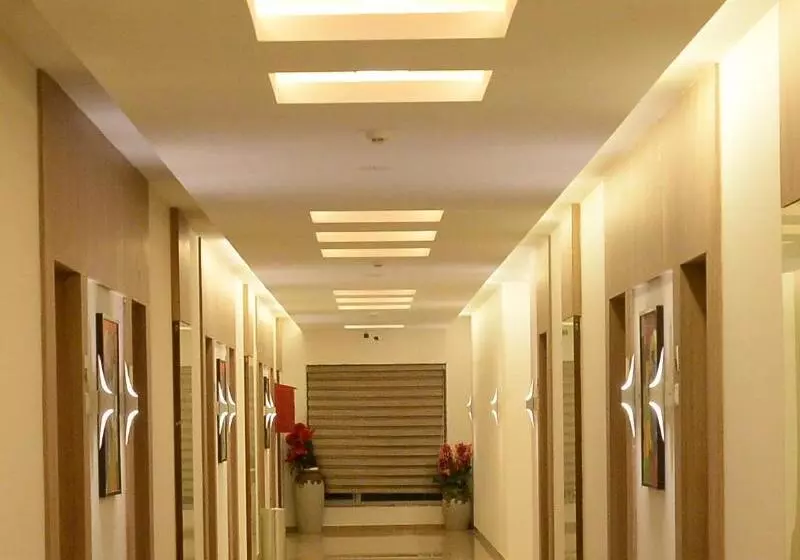 リゾートホテル Club Mahindra Dwarka