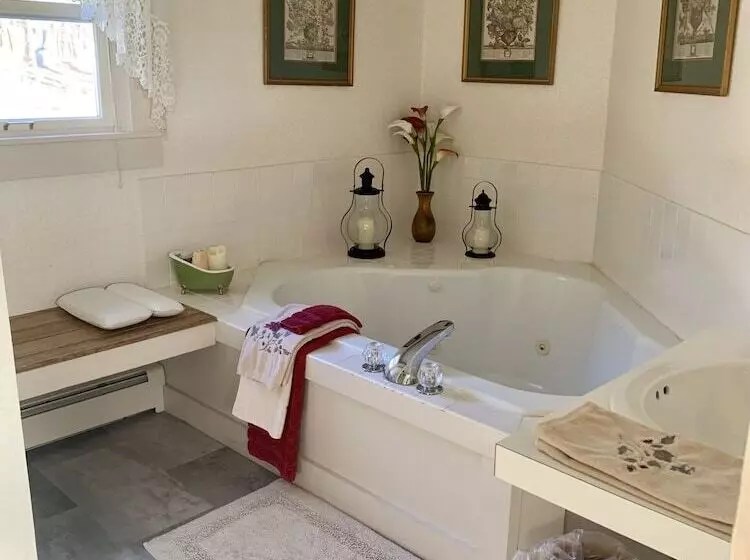 Aamiaismajoitus (B&B) Buttonwood Inn On Mount Surprise