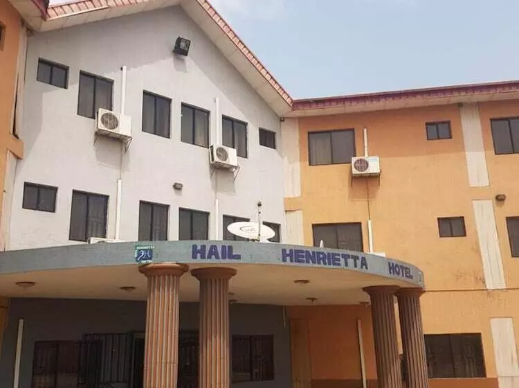 هتل Hail Henrietta