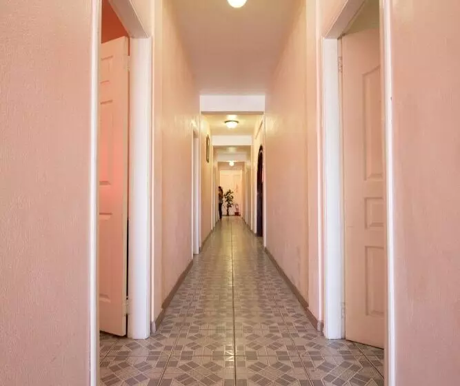 هتل Kanhai's Center Of Excellence