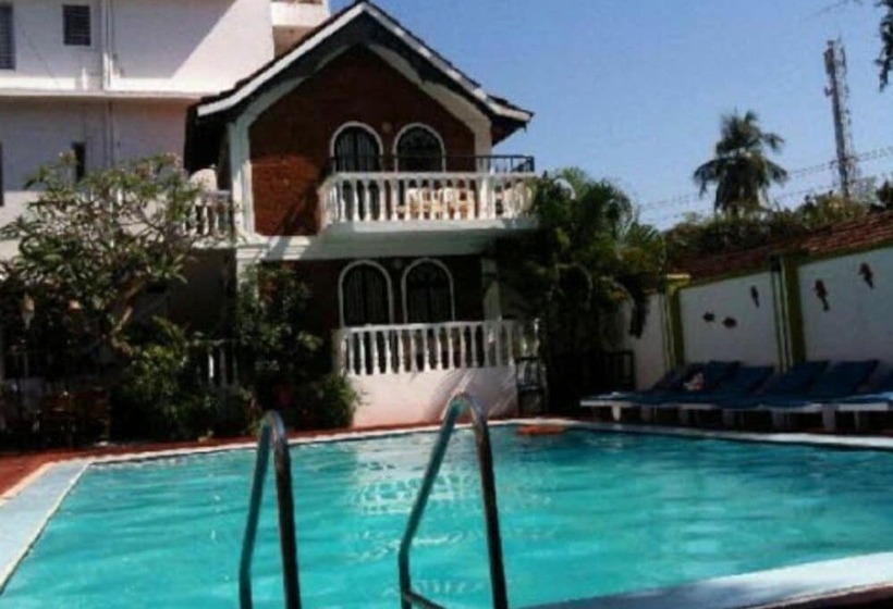 Hotel Ocean Waves Meera