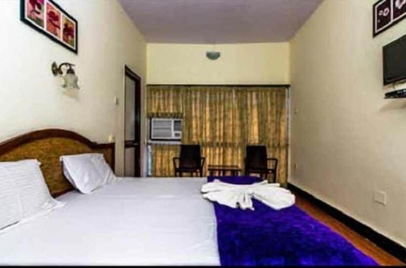 Hotel Ocean Waves Meera