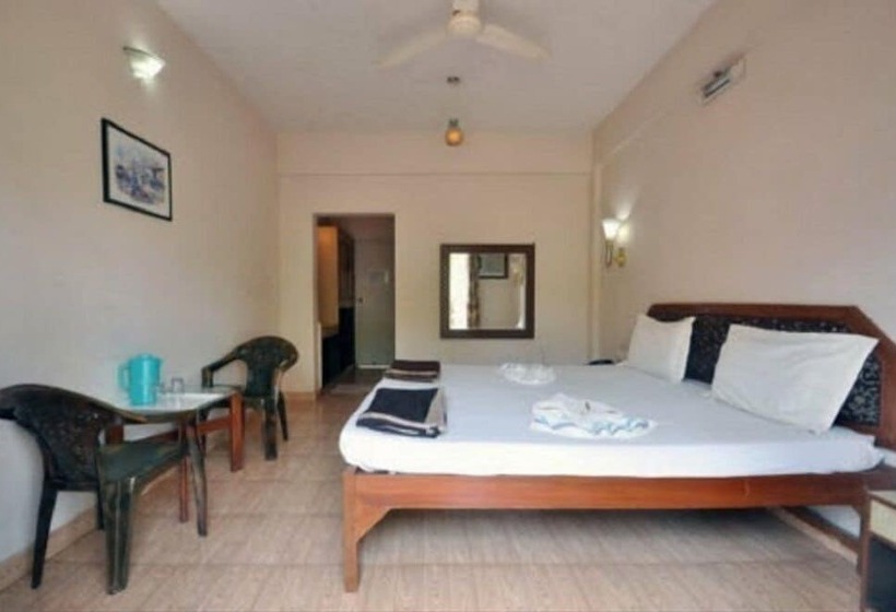 Hotel Ocean Waves Meera