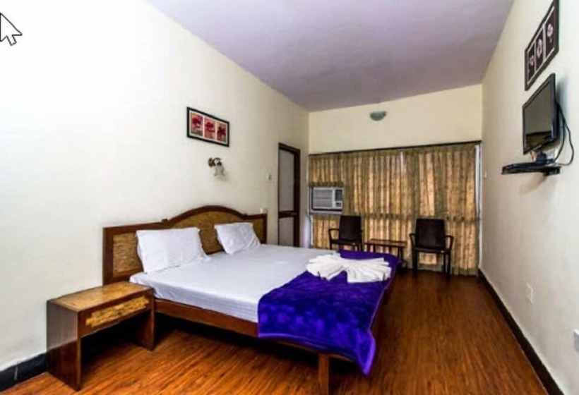 Hotel Ocean Waves Meera