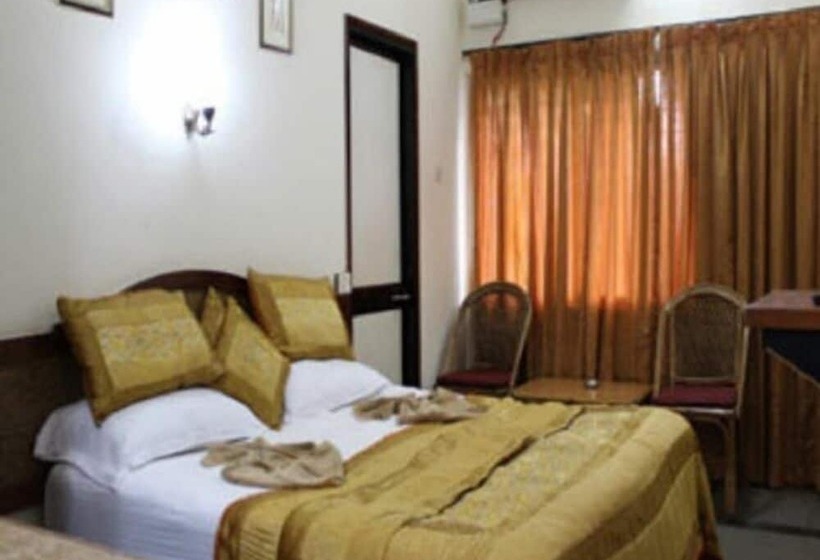 Hotel Ocean Waves Meera