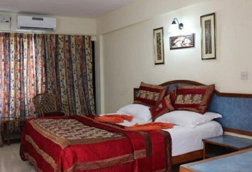 Hotel Ocean Waves Meera