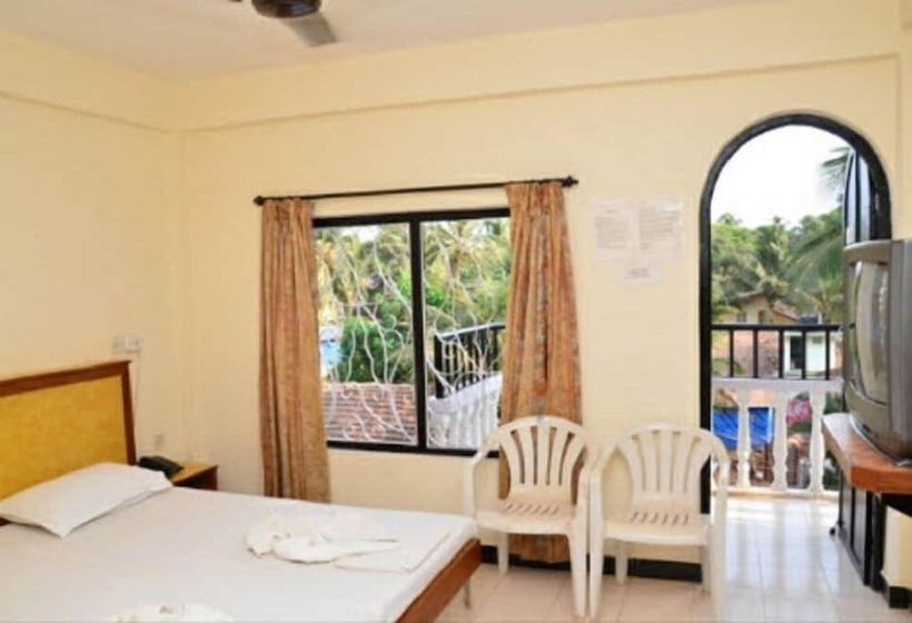 Hotel Ocean Waves Meera