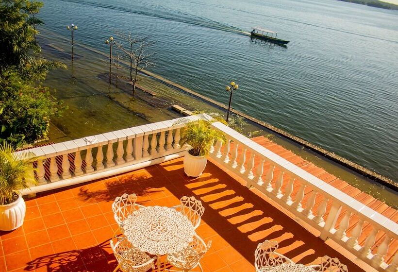 هتل Villa Del Lago