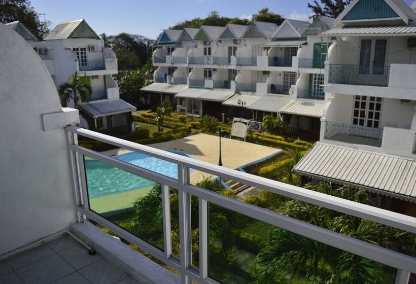 La Joliette Bungalow Opposite Pereybere Beach