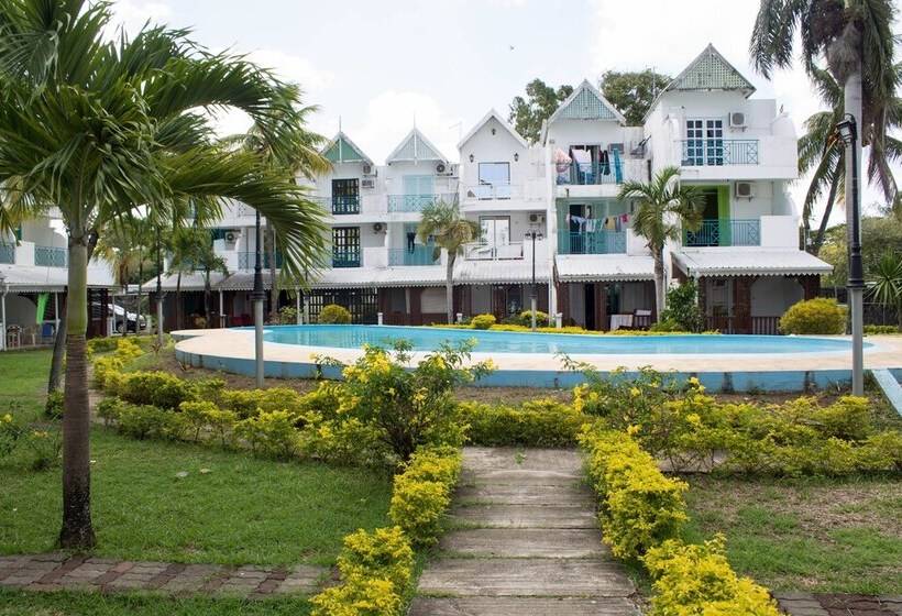 La Joliette Bungalow Opposite Pereybere Beach