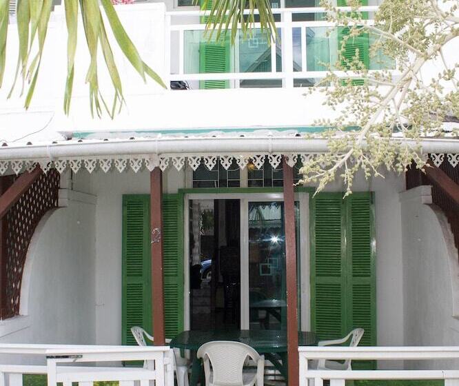 La Joliette Bungalow Opposite Pereybere Beach