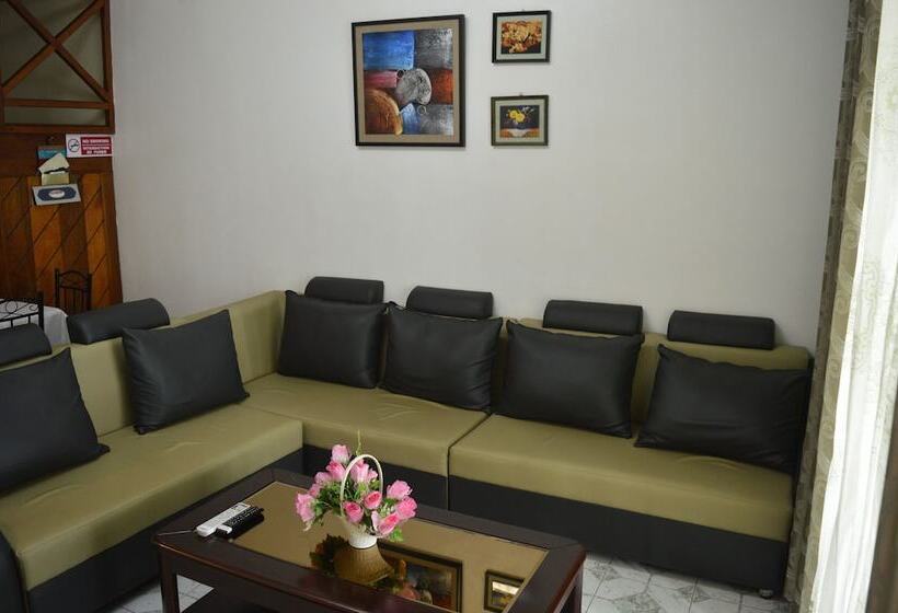 La Joliette Bungalow Opposite Pereybere Beach