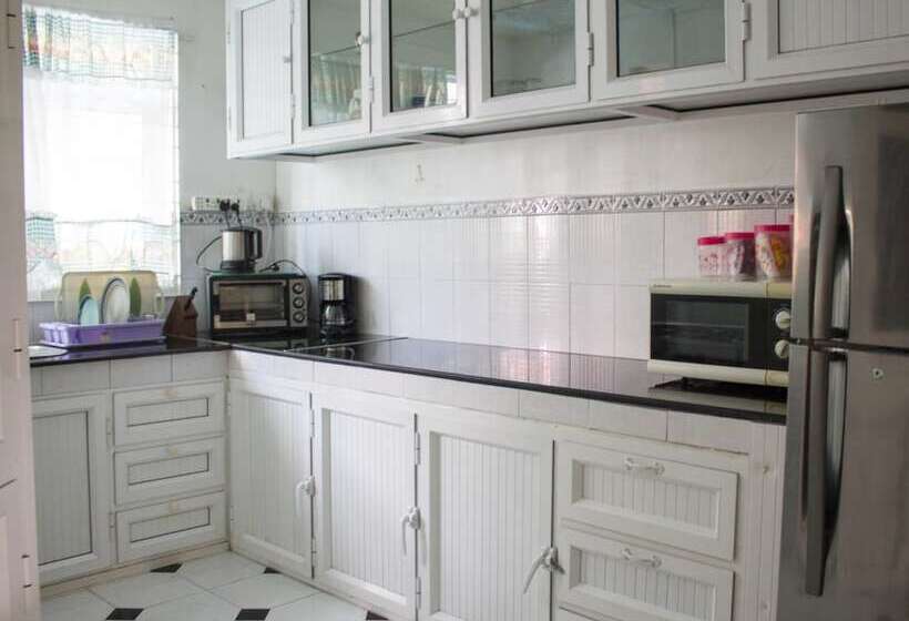 La Joliette Bungalow Opposite Pereybere Beach