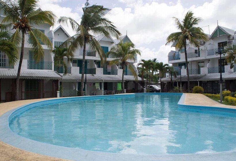 La Joliette Bungalow Opposite Pereybere Beach