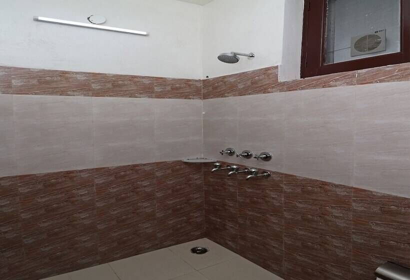 Oyo 20024 Hotel Star Court