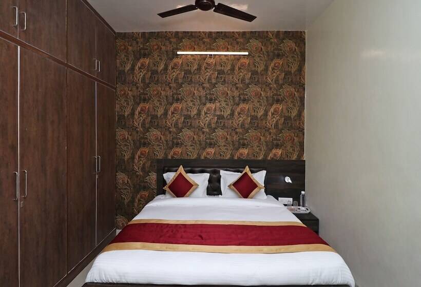 Oyo 20024 Hotel Star Court