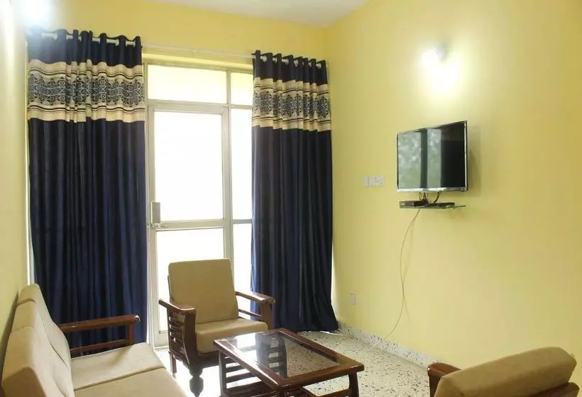 Oyo 9280 Home 2 Bhk Miramar Beach