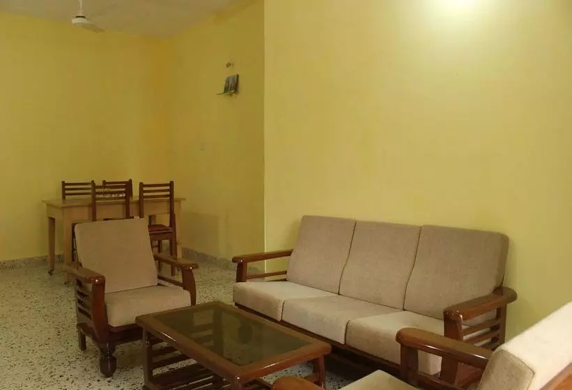 Oyo 9280 Home 2 Bhk Miramar Beach