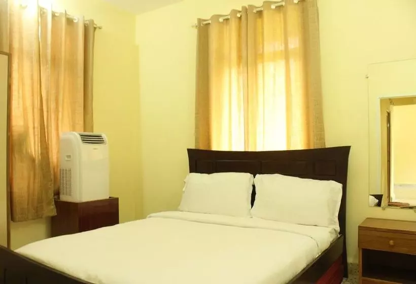 Oyo 9280 Home 2 Bhk Miramar Beach