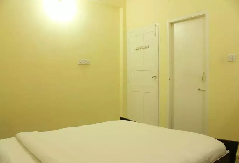 Oyo 9280 Home 2 Bhk Miramar Beach