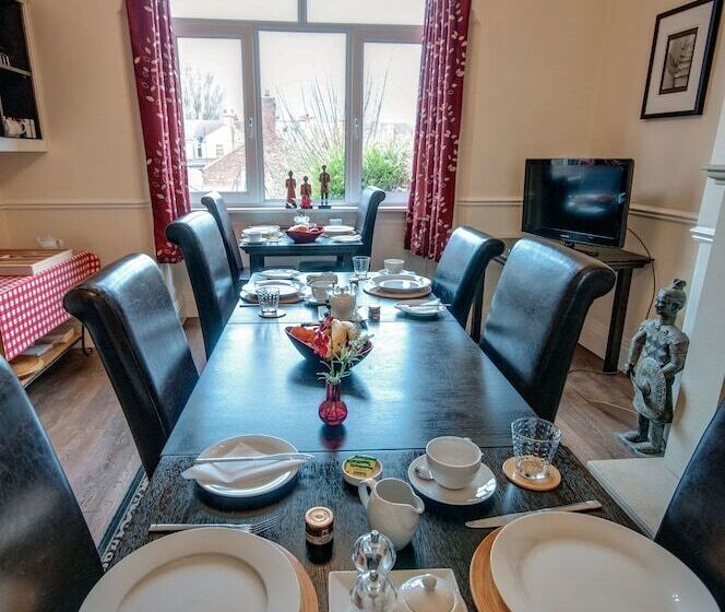 بنسيون Arlana Guest House