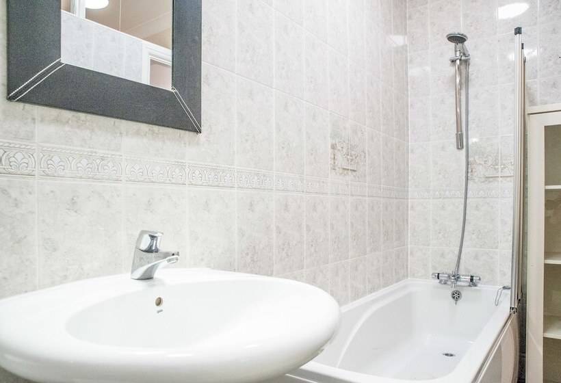 بنسيون Arlana Guest House