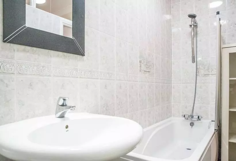 Majatalo Arlana Guest House