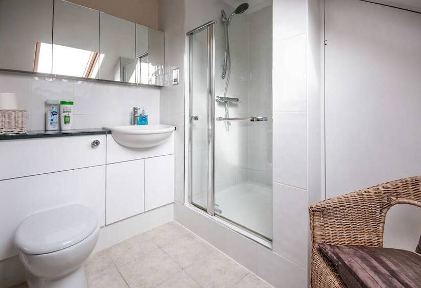 بنسيون Arlana Guest House