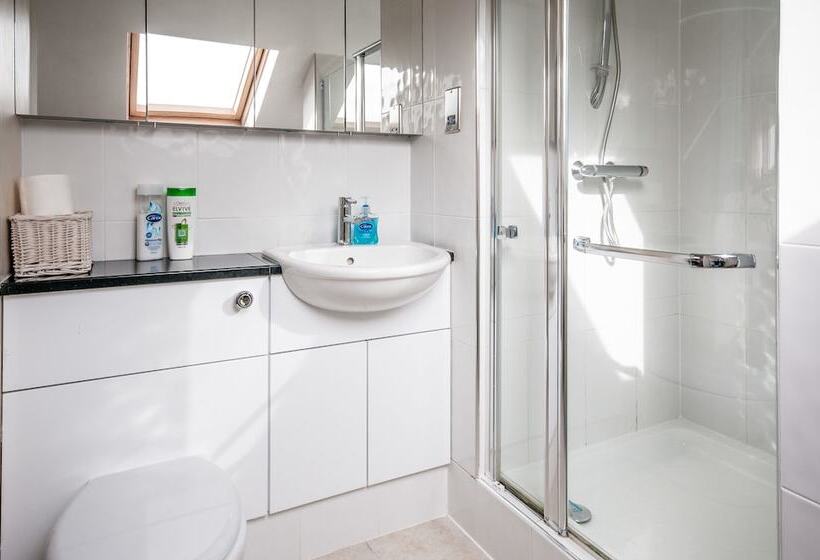 بنسيون Arlana Guest House