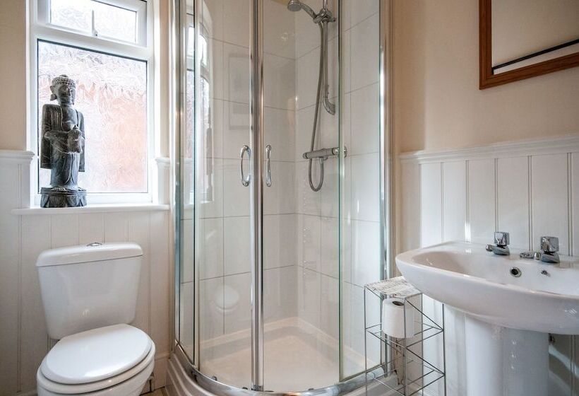 بنسيون Arlana Guest House